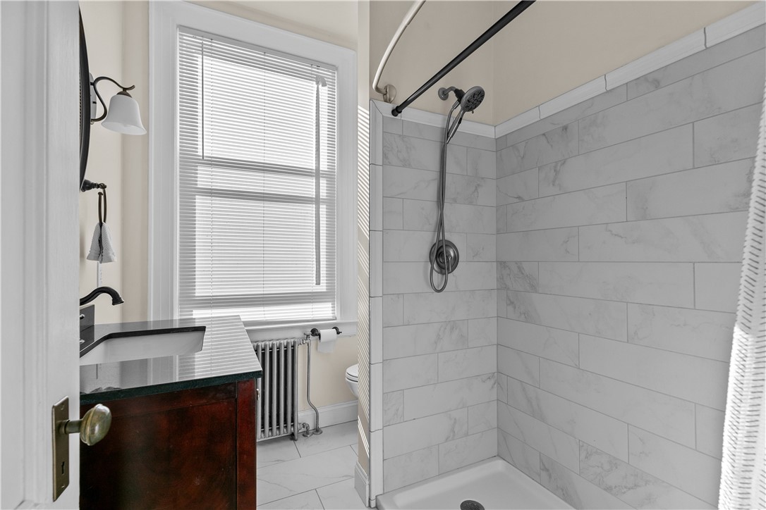 Newport, Rhode Island 02840, United States, 1 Bedroom Bedrooms, ,1 BathroomBathrooms,Residential,Active,176690