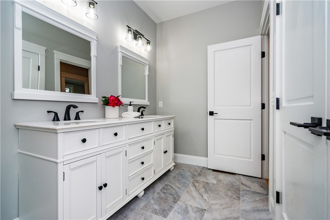 Charlestown, Rhode Island 02813, United States, 3 Bedrooms Bedrooms, ,3 BathroomsBathrooms,Residential,Pending,252248