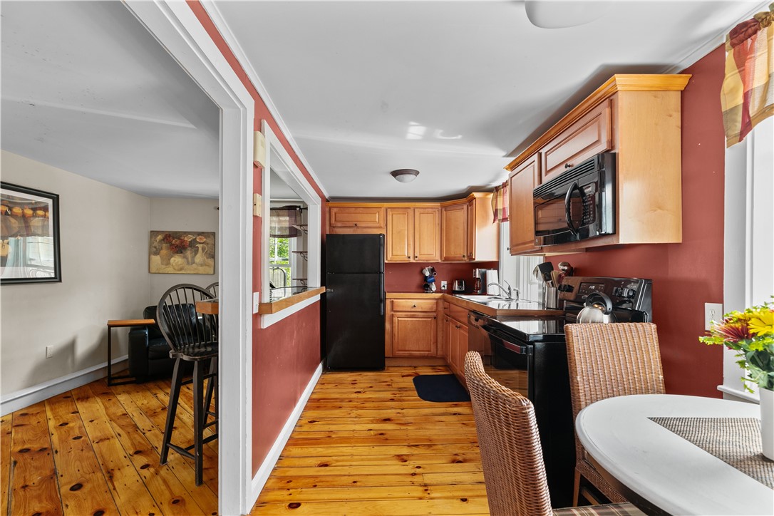 Newport, Rhode Island 02840, United States, 2 Bedrooms Bedrooms, ,2 BathroomsBathrooms,Residential,Active,213789