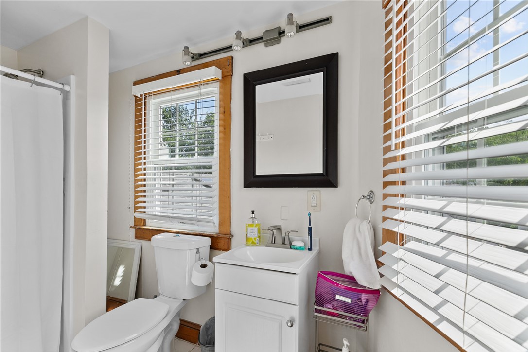 Newport, Rhode Island 02840, United States, 2 Bedrooms Bedrooms, ,2 BathroomsBathrooms,Residential,Active,213789