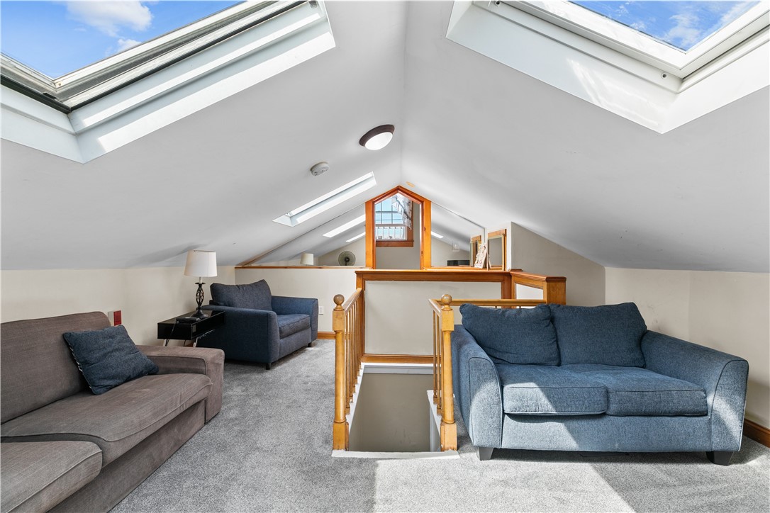 Newport, Rhode Island 02840, United States, 2 Bedrooms Bedrooms, ,2 BathroomsBathrooms,Residential,Active,213789