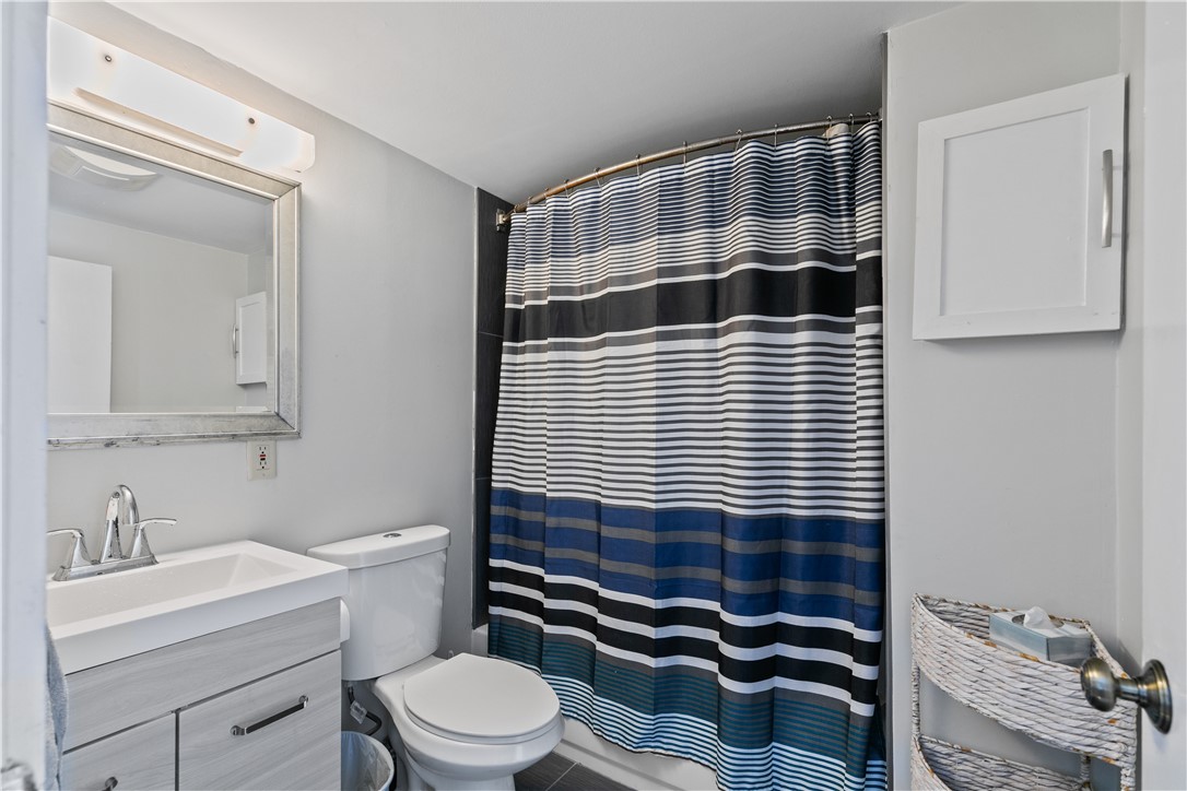 Newport, Rhode Island 02840, United States, 2 Bedrooms Bedrooms, ,2 BathroomsBathrooms,Residential,Active,213789