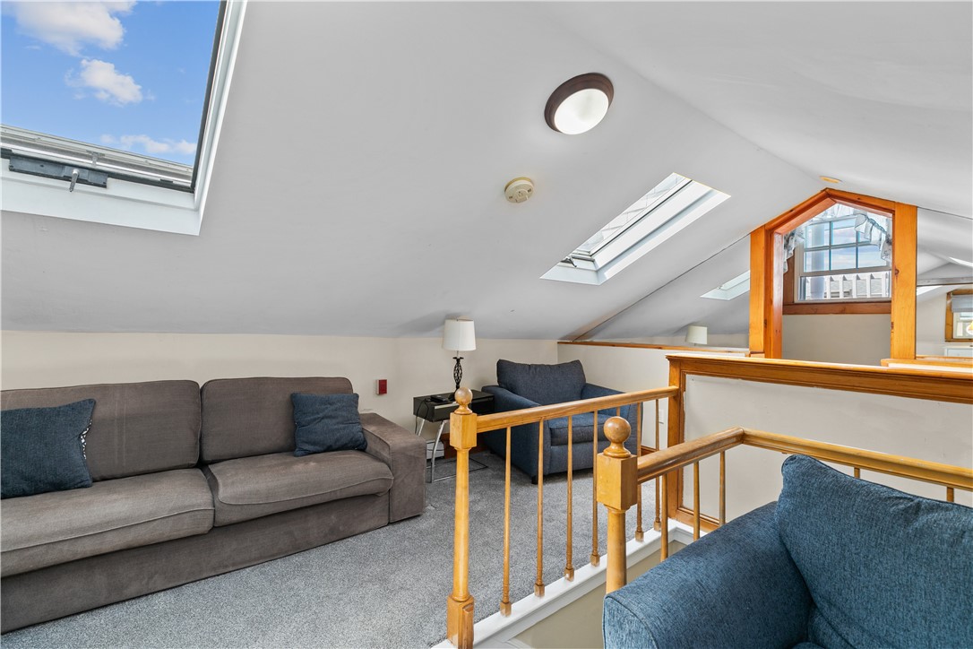 Newport, Rhode Island 02840, United States, 2 Bedrooms Bedrooms, ,2 BathroomsBathrooms,Residential,Active,213789