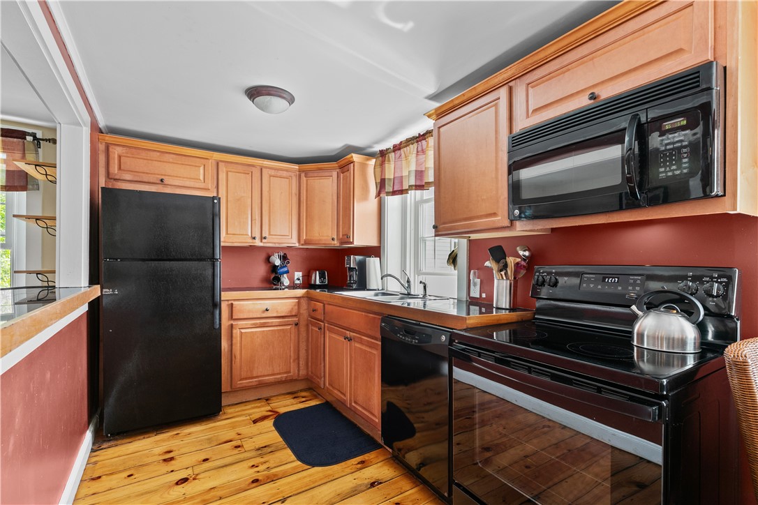 Newport, Rhode Island 02840, United States, 2 Bedrooms Bedrooms, ,2 BathroomsBathrooms,Residential,Active,213789