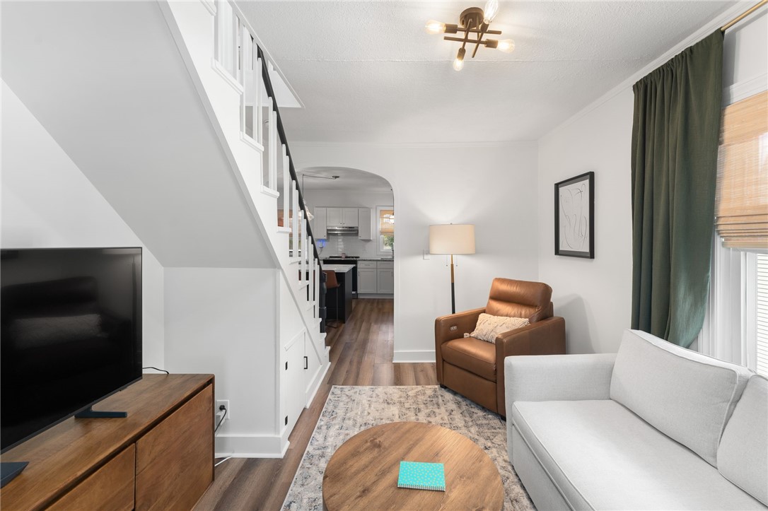 Lincoln, Rhode Island 02802, United States, 3 Bedrooms Bedrooms, ,2 BathroomsBathrooms,Residential,Active,200234