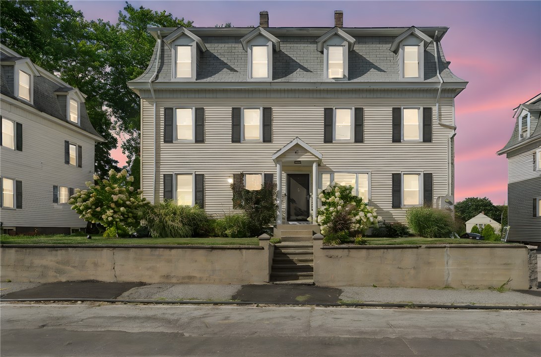 Lincoln, Rhode Island 02802, United States, 3 Bedrooms Bedrooms, ,2 BathroomsBathrooms,Residential,Active,200234