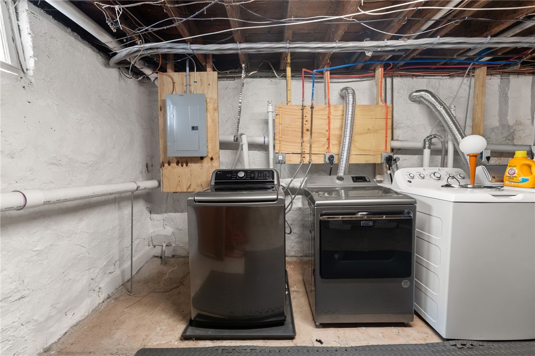 Lincoln, Rhode Island 02802, United States, 3 Bedrooms Bedrooms, ,2 BathroomsBathrooms,Residential,Active,200234