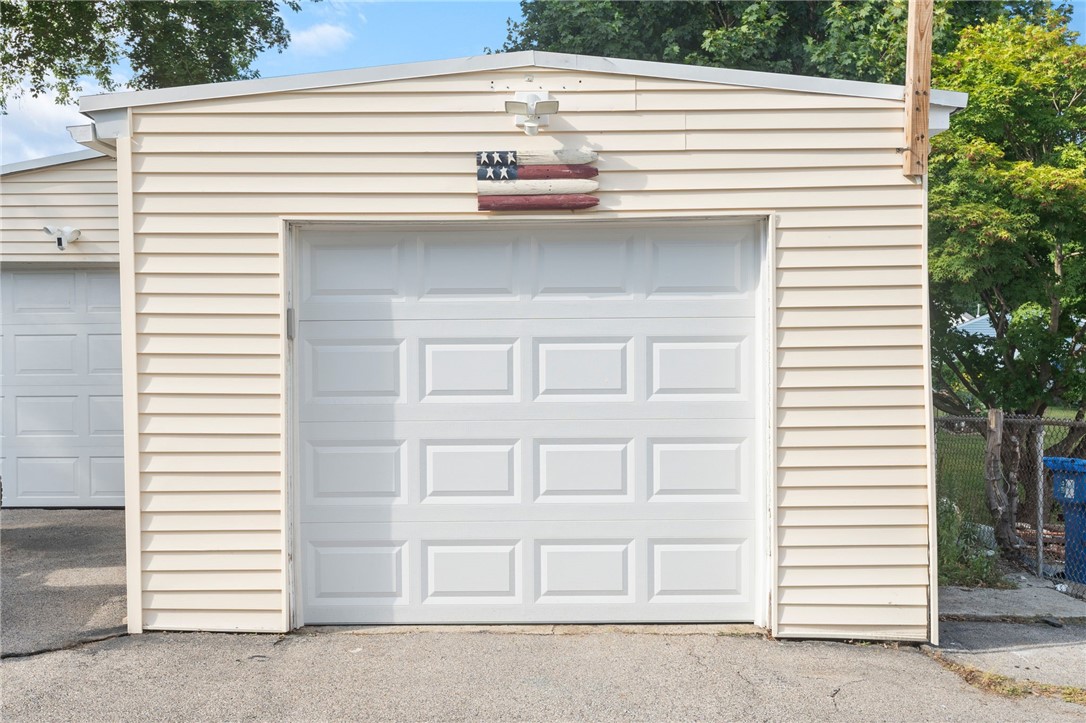 Lincoln, Rhode Island 02802, United States, 3 Bedrooms Bedrooms, ,2 BathroomsBathrooms,Residential,Active,200234