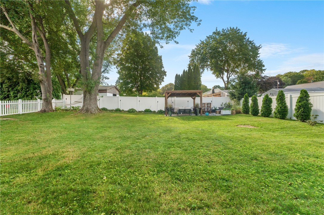 Lincoln, Rhode Island 02802, United States, 3 Bedrooms Bedrooms, ,2 BathroomsBathrooms,Residential,Active,200234