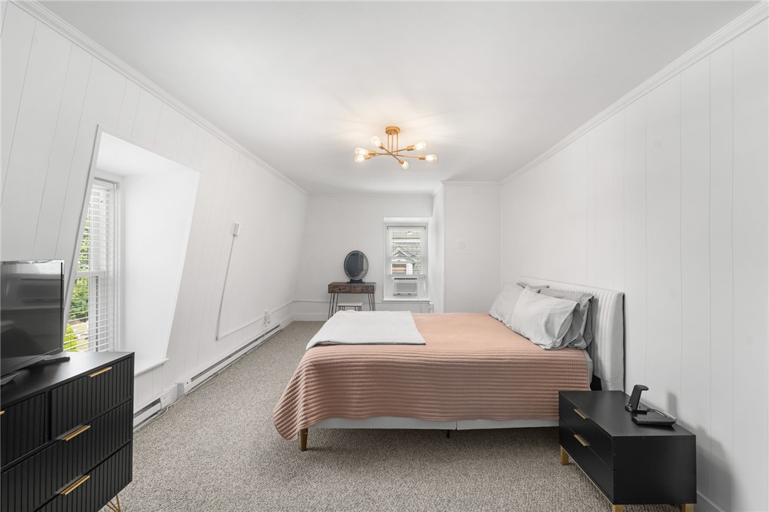 Lincoln, Rhode Island 02802, United States, 3 Bedrooms Bedrooms, ,2 BathroomsBathrooms,Residential,Active,200234