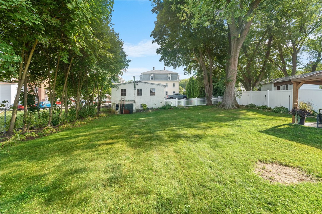 Lincoln, Rhode Island 02802, United States, 3 Bedrooms Bedrooms, ,2 BathroomsBathrooms,Residential,Active,200234