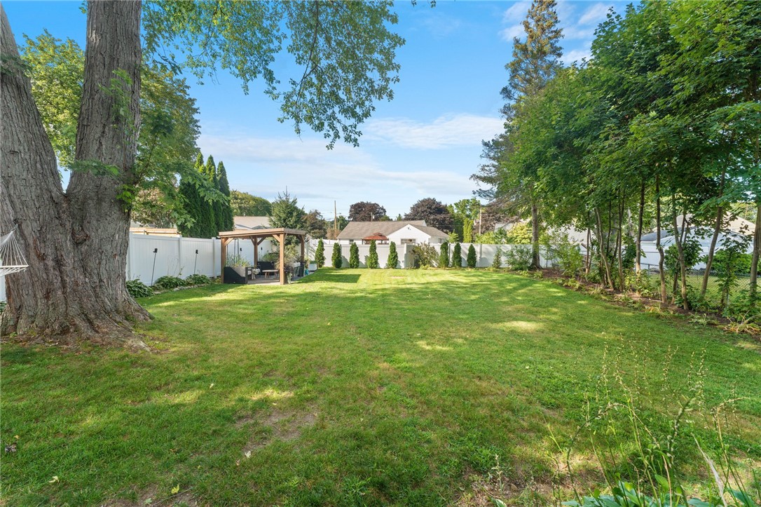 Lincoln, Rhode Island 02802, United States, 3 Bedrooms Bedrooms, ,2 BathroomsBathrooms,Residential,Active,200234