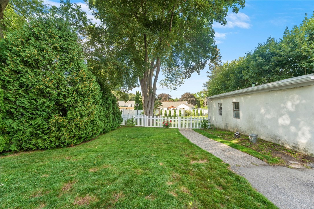 Lincoln, Rhode Island 02802, United States, 3 Bedrooms Bedrooms, ,2 BathroomsBathrooms,Residential,Active,200234