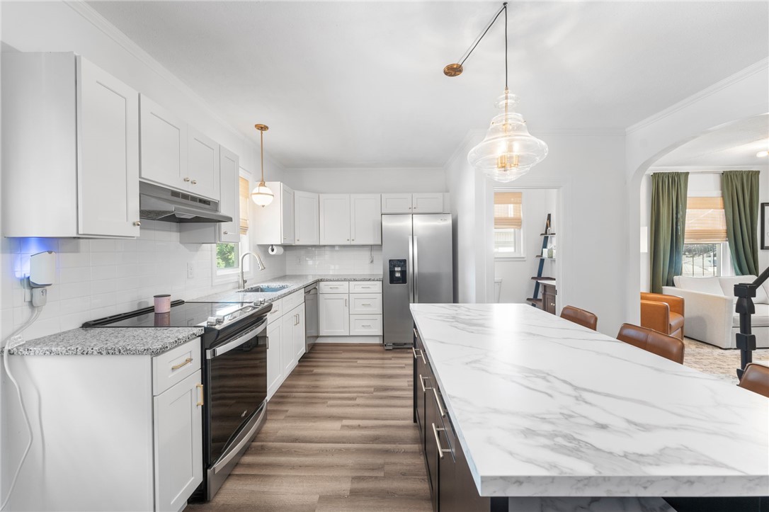 Lincoln, Rhode Island 02802, United States, 3 Bedrooms Bedrooms, ,2 BathroomsBathrooms,Residential,Active,200234