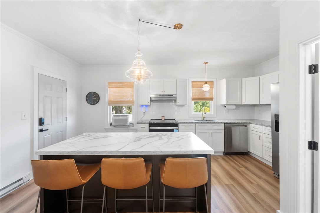 Lincoln, Rhode Island 02802, United States, 3 Bedrooms Bedrooms, ,2 BathroomsBathrooms,Residential,Active,200234