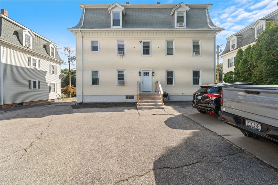 Lincoln, Rhode Island 02802, United States, 3 Bedrooms Bedrooms, ,2 BathroomsBathrooms,Residential,Active,200234