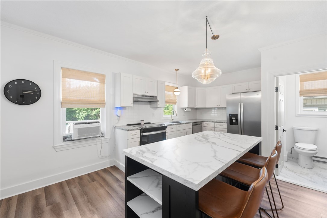 Lincoln, Rhode Island 02802, United States, 3 Bedrooms Bedrooms, ,2 BathroomsBathrooms,Residential,Active,200234