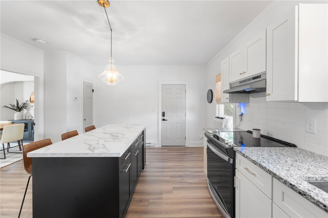 Lincoln, Rhode Island 02802, United States, 3 Bedrooms Bedrooms, ,2 BathroomsBathrooms,Residential,Active,200234