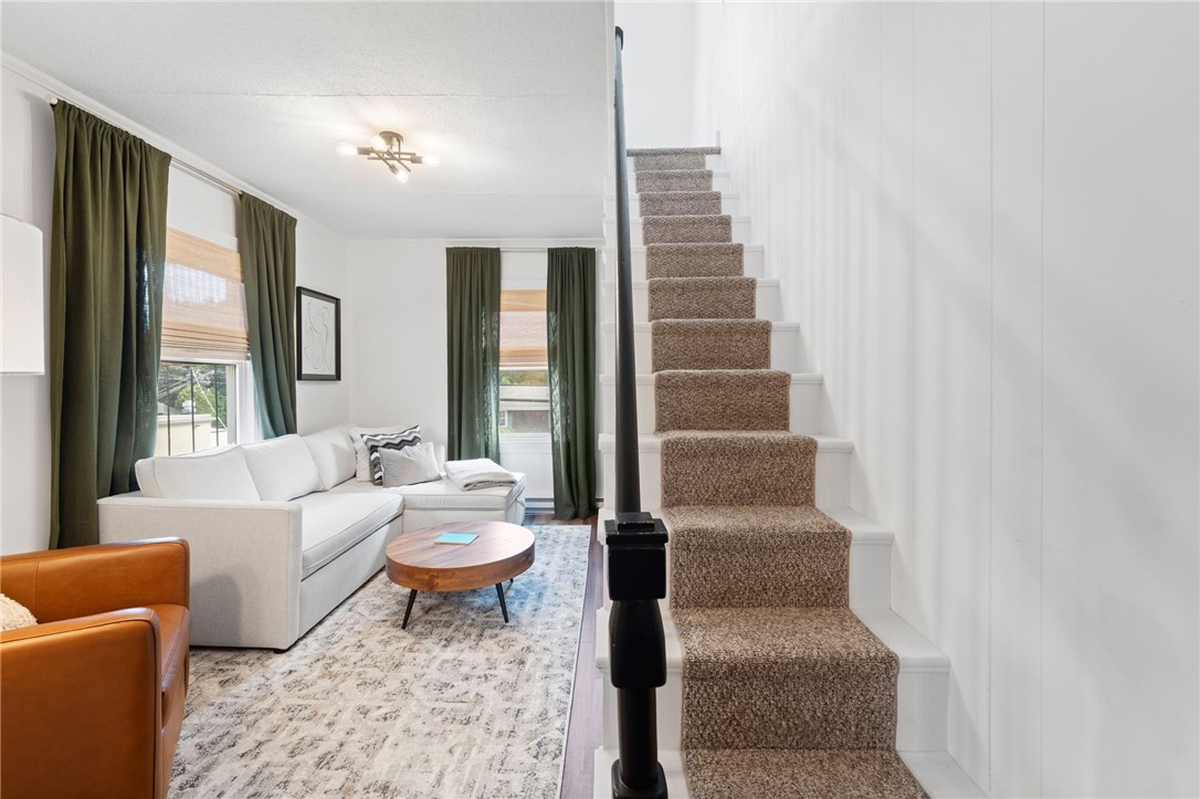 Lincoln, Rhode Island 02802, United States, 3 Bedrooms Bedrooms, ,2 BathroomsBathrooms,Residential,Active,200234