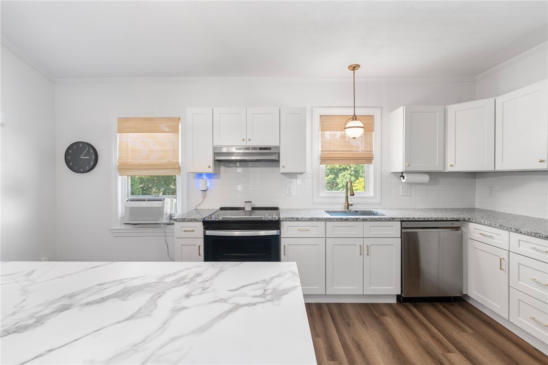 Lincoln, Rhode Island 02802, United States, 3 Bedrooms Bedrooms, ,2 BathroomsBathrooms,Residential,Active,200234