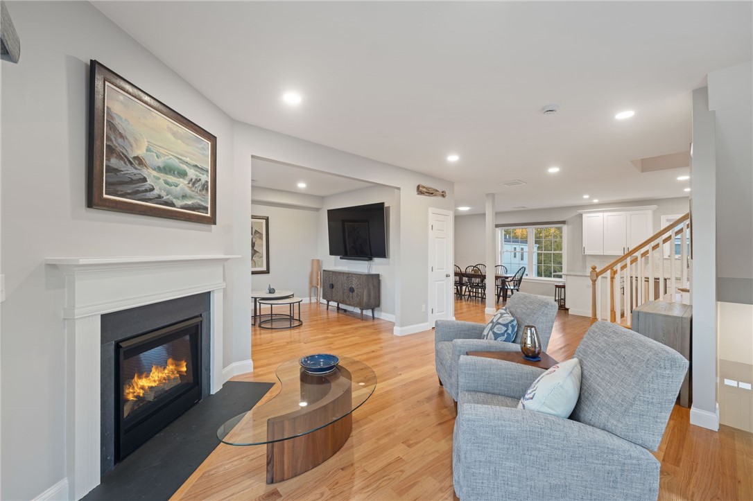 1 Old County Village Way E