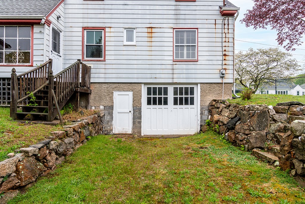 16 Sunset Avenue
