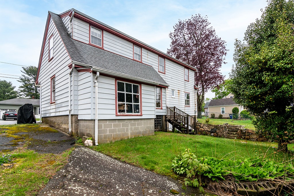 16 Sunset Avenue