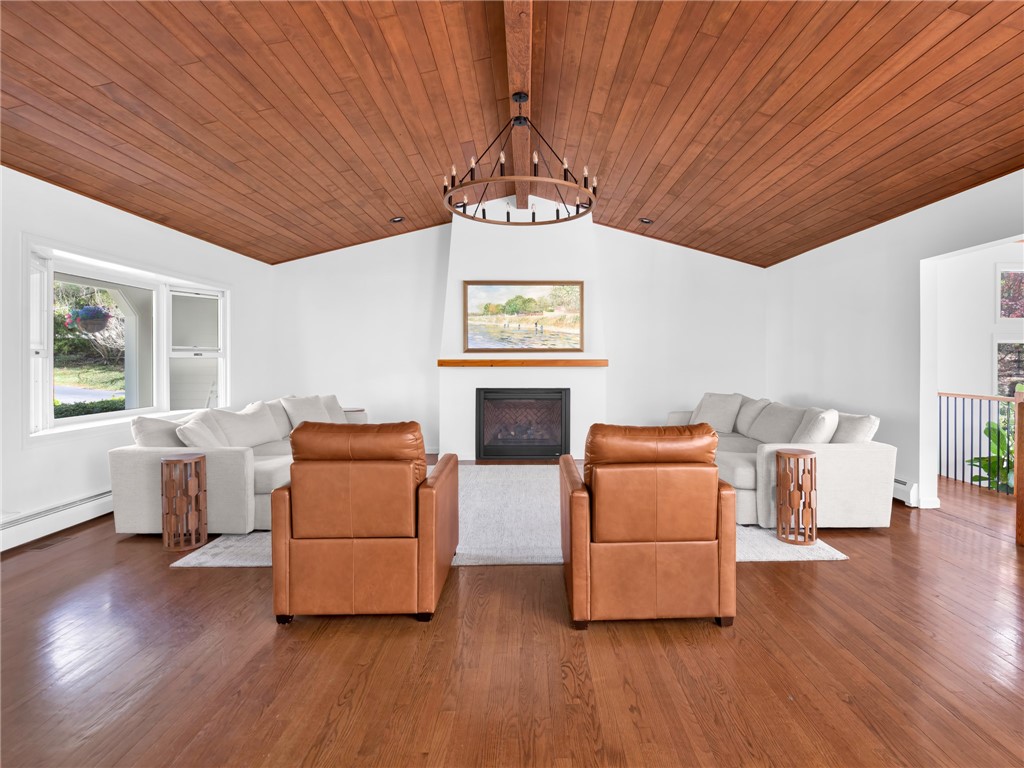 Warwick, Rhode Island, 02886, United States, 4 Bedrooms Bedrooms, ,3 BathroomsBathrooms,Residential,Active,2044602