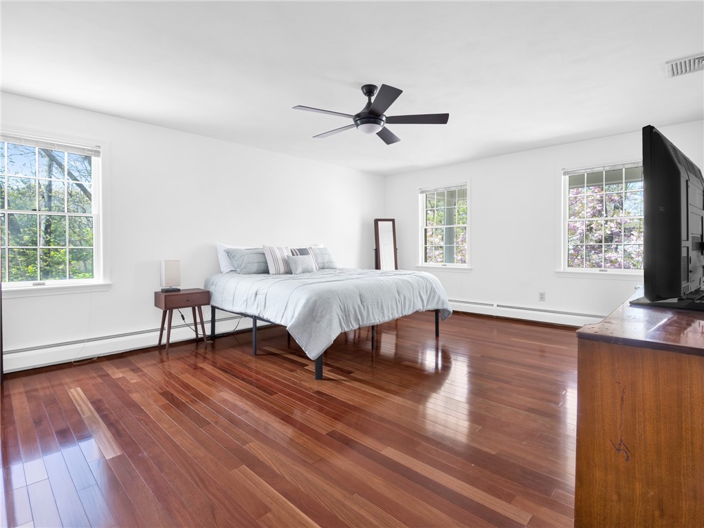 Warwick, Rhode Island, 02886, United States, 4 Bedrooms Bedrooms, ,3 BathroomsBathrooms,Residential,Active,2044602
