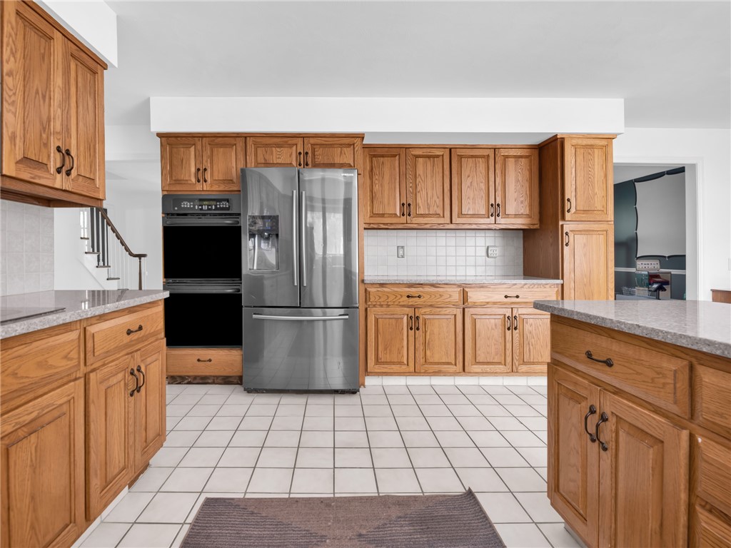 Warwick, Rhode Island, 02886, United States, 4 Bedrooms Bedrooms, ,3 BathroomsBathrooms,Residential,Active,2044602