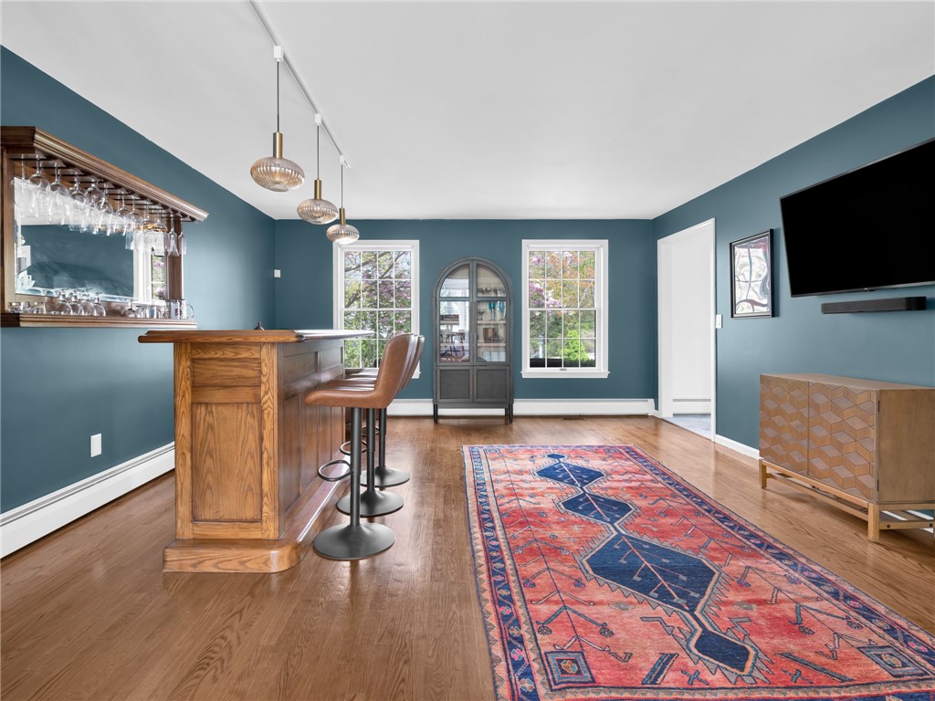 Warwick, Rhode Island, 02886, United States, 4 Bedrooms Bedrooms, ,3 BathroomsBathrooms,Residential,Active,2044602