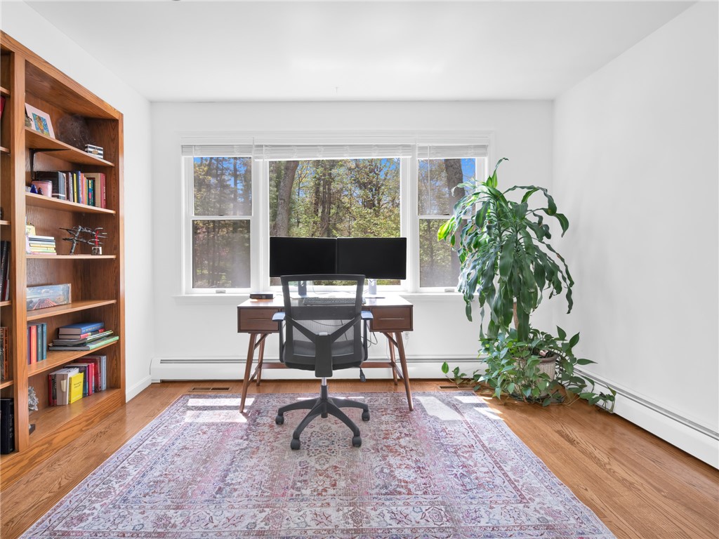 Warwick, Rhode Island, 02886, United States, 4 Bedrooms Bedrooms, ,3 BathroomsBathrooms,Residential,Active,2044602