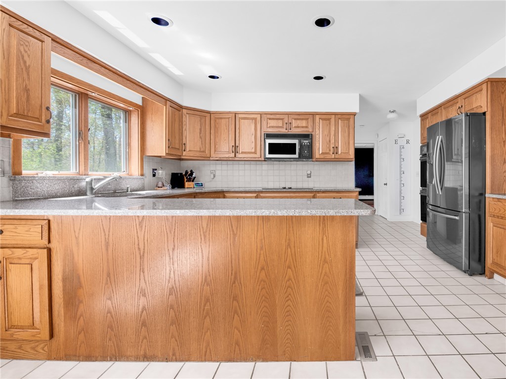 Warwick, Rhode Island, 02886, United States, 4 Bedrooms Bedrooms, ,3 BathroomsBathrooms,Residential,Active,2044602