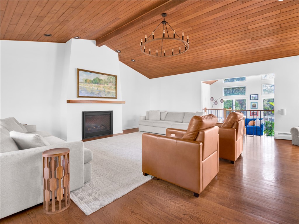 Warwick, Rhode Island, 02886, United States, 4 Bedrooms Bedrooms, ,3 BathroomsBathrooms,Residential,Active,2044602
