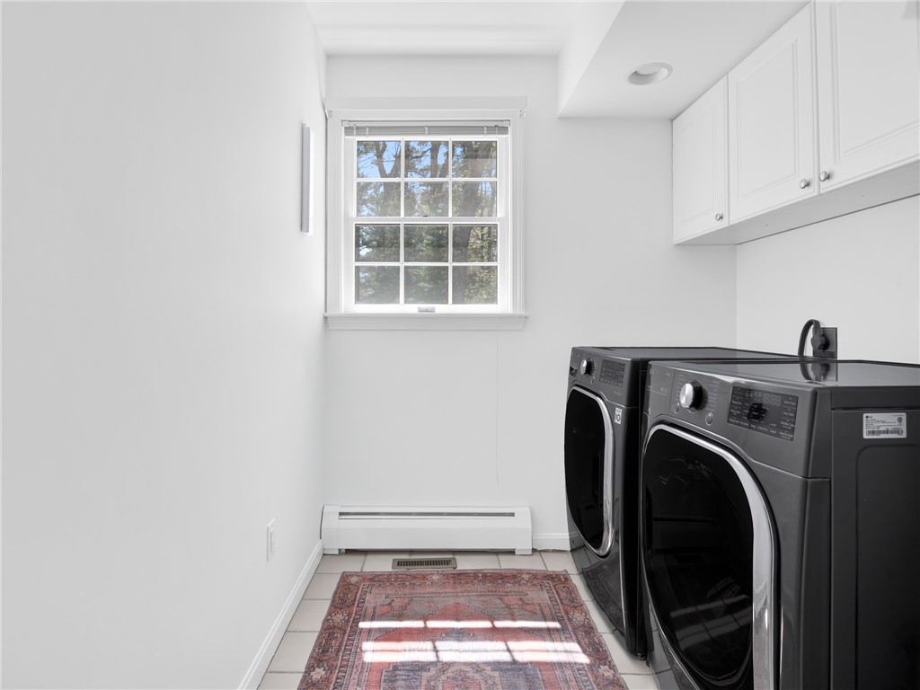 Warwick, Rhode Island, 02886, United States, 4 Bedrooms Bedrooms, ,3 BathroomsBathrooms,Residential,Active,2044602