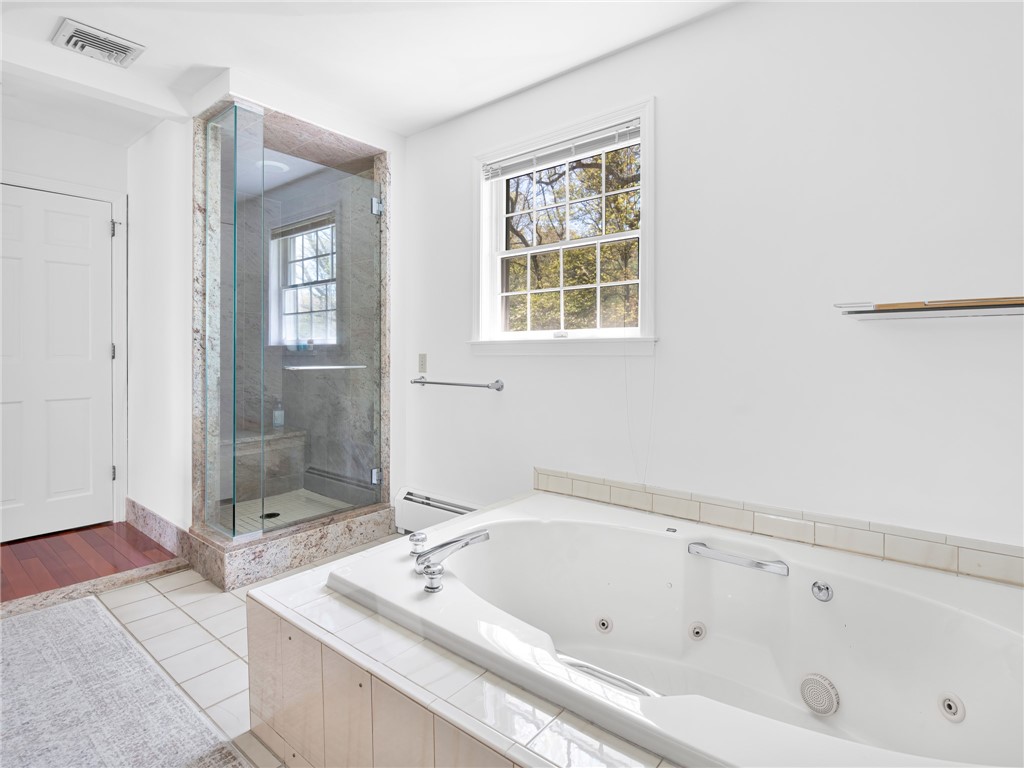 Warwick, Rhode Island, 02886, United States, 4 Bedrooms Bedrooms, ,3 BathroomsBathrooms,Residential,Active,2044602