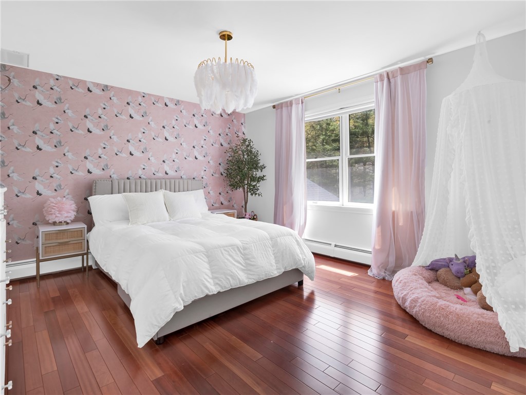 Warwick, Rhode Island, 02886, United States, 4 Bedrooms Bedrooms, ,3 BathroomsBathrooms,Residential,Active,2044602