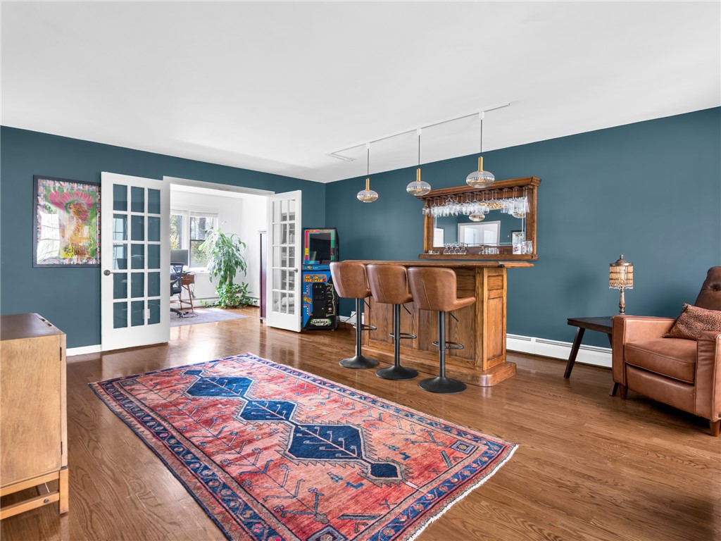 Warwick, Rhode Island, 02886, United States, 4 Bedrooms Bedrooms, ,3 BathroomsBathrooms,Residential,Active,2044602