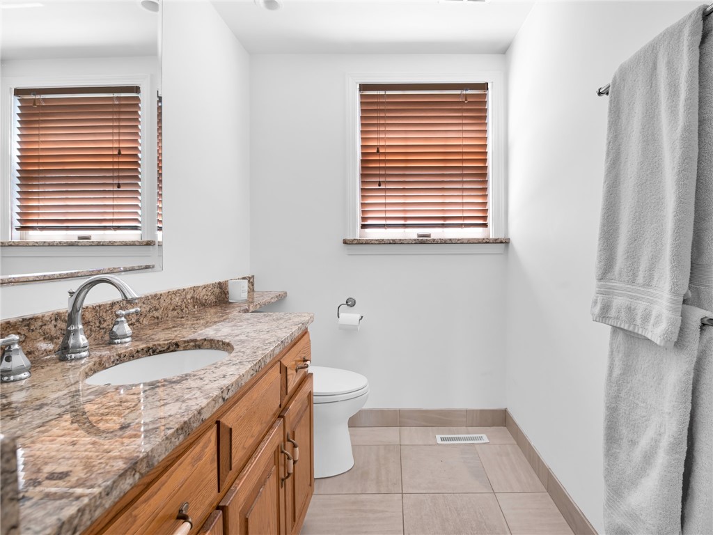Warwick, Rhode Island, 02886, United States, 4 Bedrooms Bedrooms, ,3 BathroomsBathrooms,Residential,Active,2044602