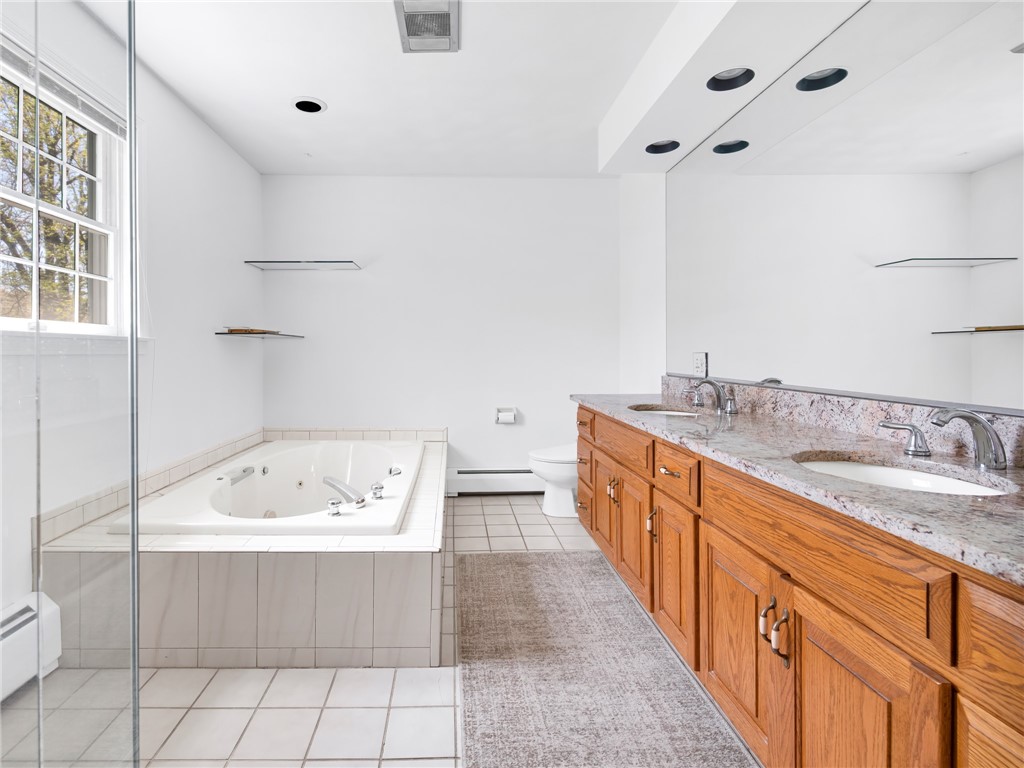 Warwick, Rhode Island, 02886, United States, 4 Bedrooms Bedrooms, ,3 BathroomsBathrooms,Residential,Active,2044602