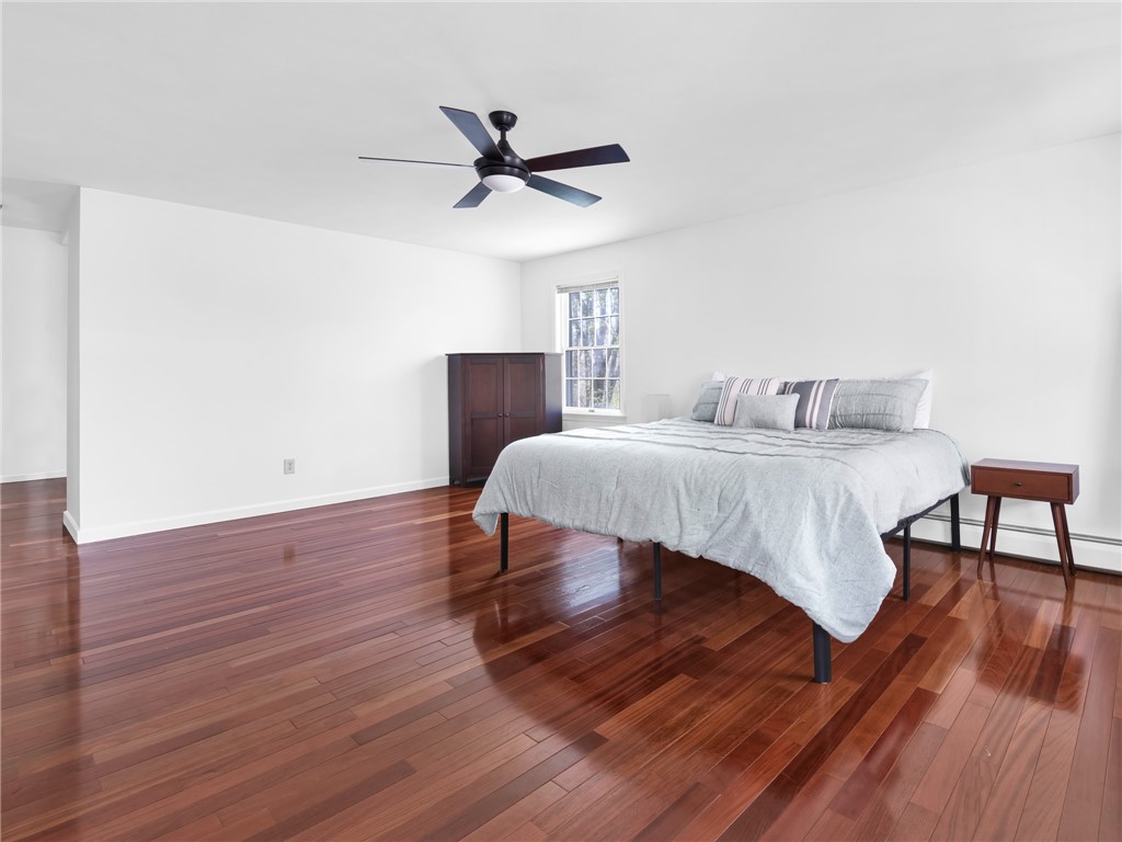 Warwick, Rhode Island, 02886, United States, 4 Bedrooms Bedrooms, ,3 BathroomsBathrooms,Residential,Active,2044602