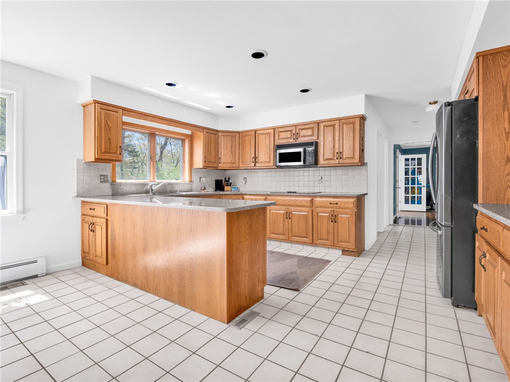 Warwick, Rhode Island, 02886, United States, 4 Bedrooms Bedrooms, ,3 BathroomsBathrooms,Residential,Active,2044602