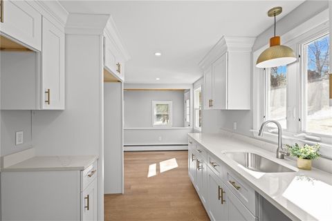 689 Knotty Oak Road Coventry RI 02816