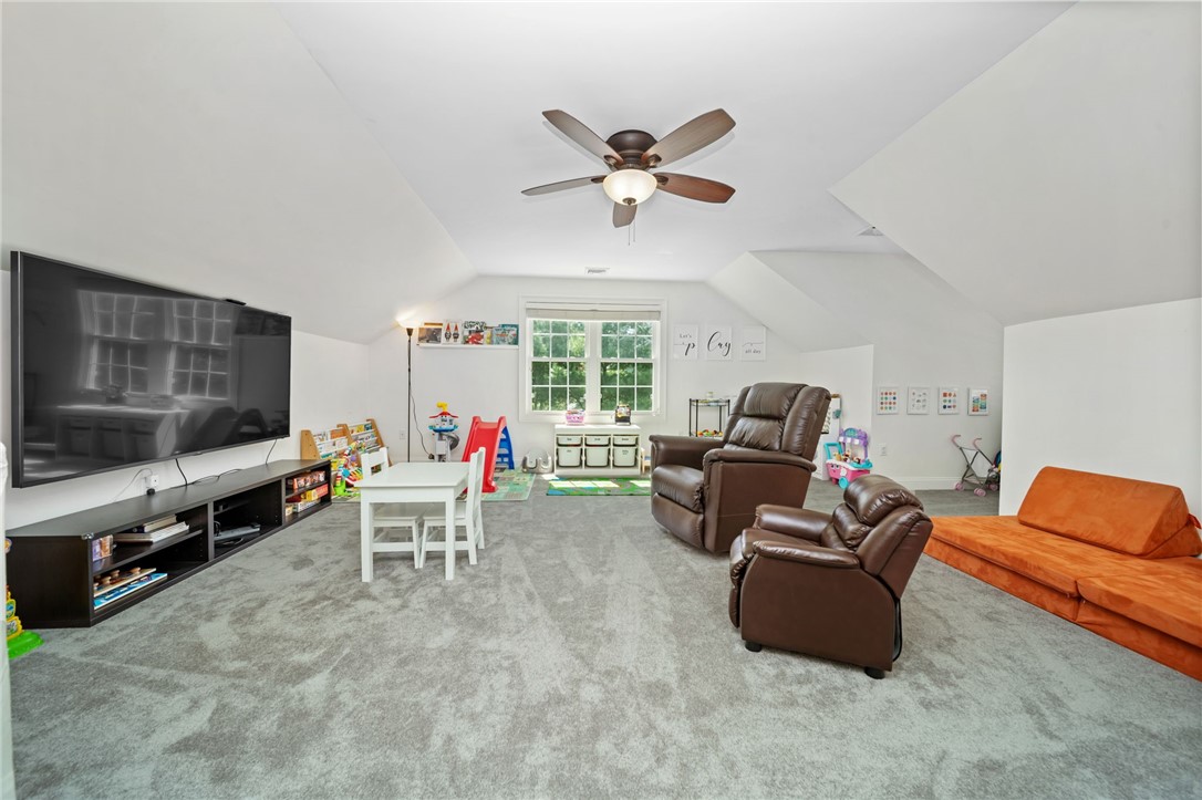 East Greenwich, Rhode Island 02818, United States, 3 Bedrooms Bedrooms, ,3 BathroomsBathrooms,Residential,Pending,122412