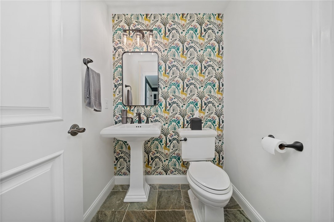 East Greenwich, Rhode Island 02818, United States, 3 Bedrooms Bedrooms, ,3 BathroomsBathrooms,Residential,Pending,122412