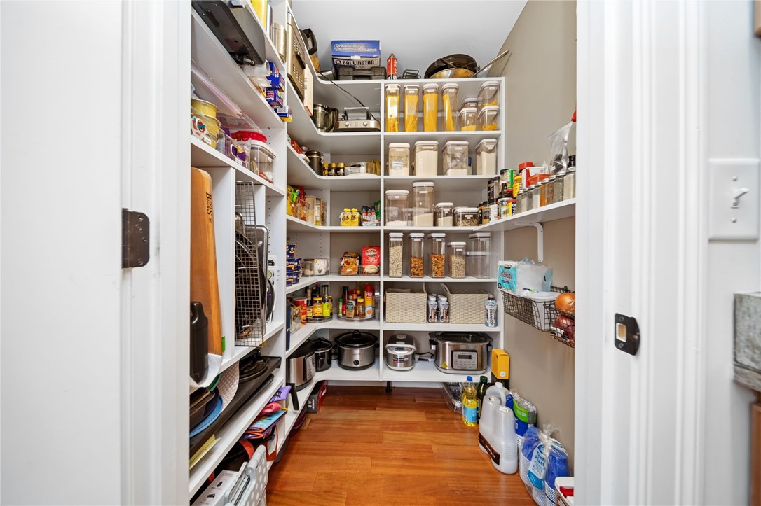 East Greenwich, Rhode Island 02818, United States, 3 Bedrooms Bedrooms, ,3 BathroomsBathrooms,Residential,Pending,122412