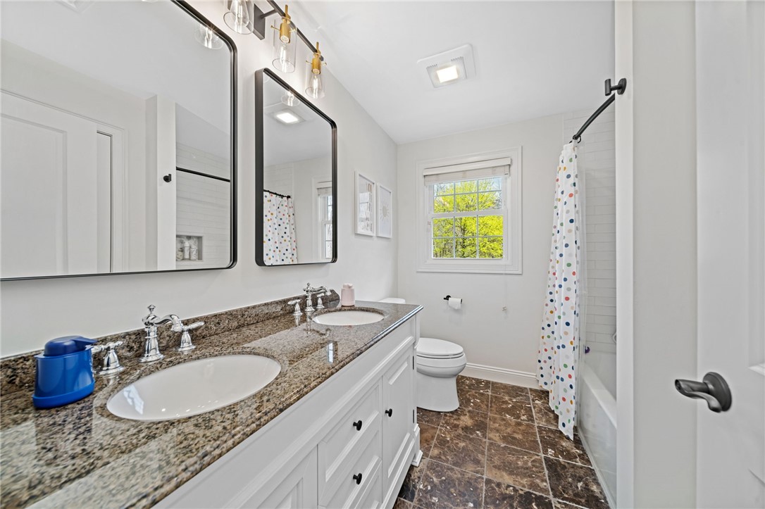 East Greenwich, Rhode Island 02818, United States, 3 Bedrooms Bedrooms, ,3 BathroomsBathrooms,Residential,Pending,122412