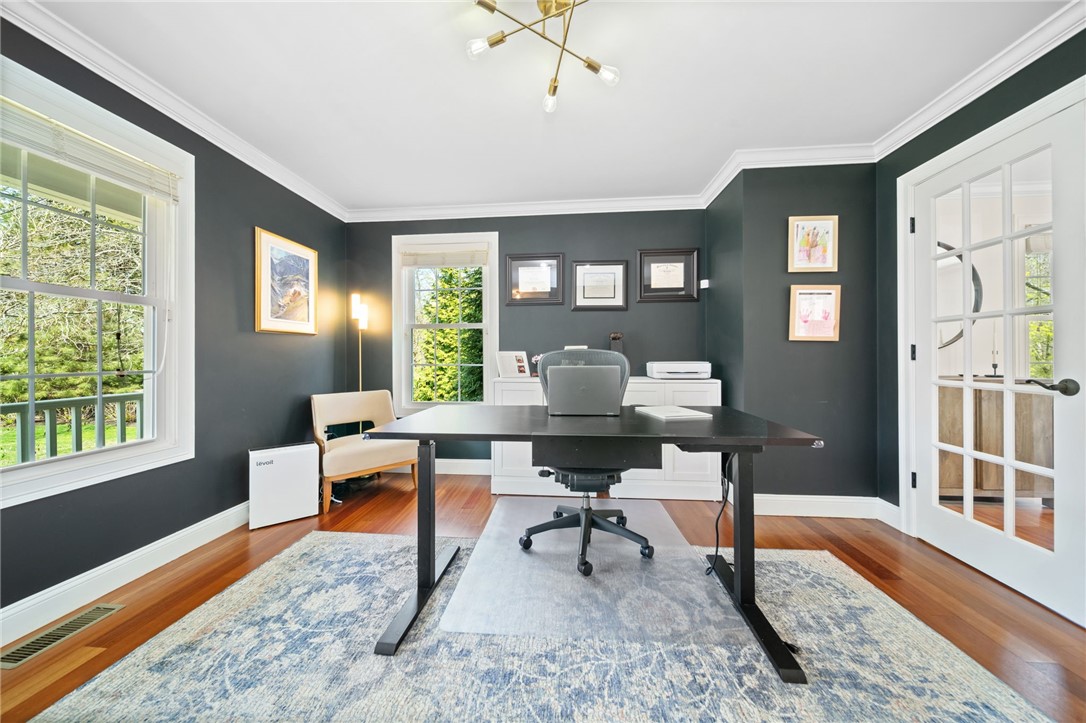 East Greenwich, Rhode Island 02818, United States, 3 Bedrooms Bedrooms, ,3 BathroomsBathrooms,Residential,Pending,122412