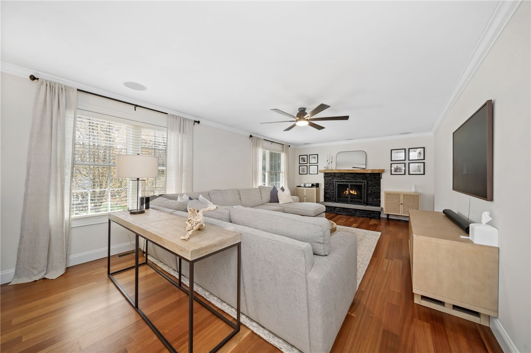 East Greenwich, Rhode Island 02818, United States, 3 Bedrooms Bedrooms, ,3 BathroomsBathrooms,Residential,Pending,122412