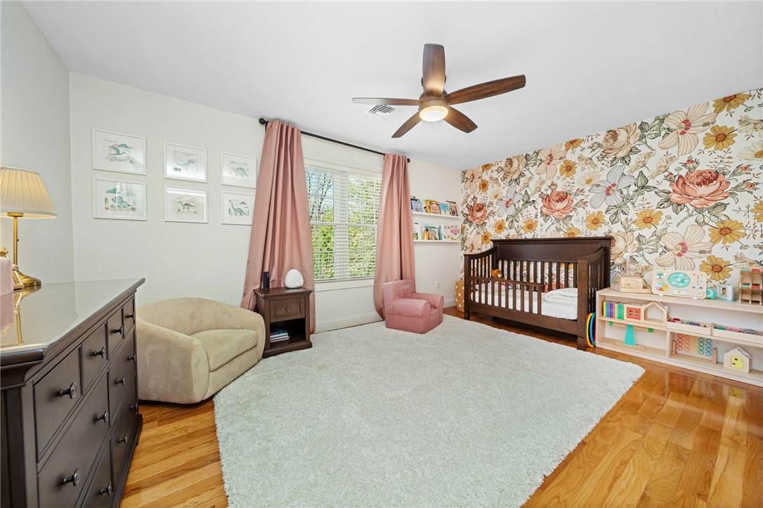 East Greenwich, Rhode Island 02818, United States, 3 Bedrooms Bedrooms, ,3 BathroomsBathrooms,Residential,Pending,122412